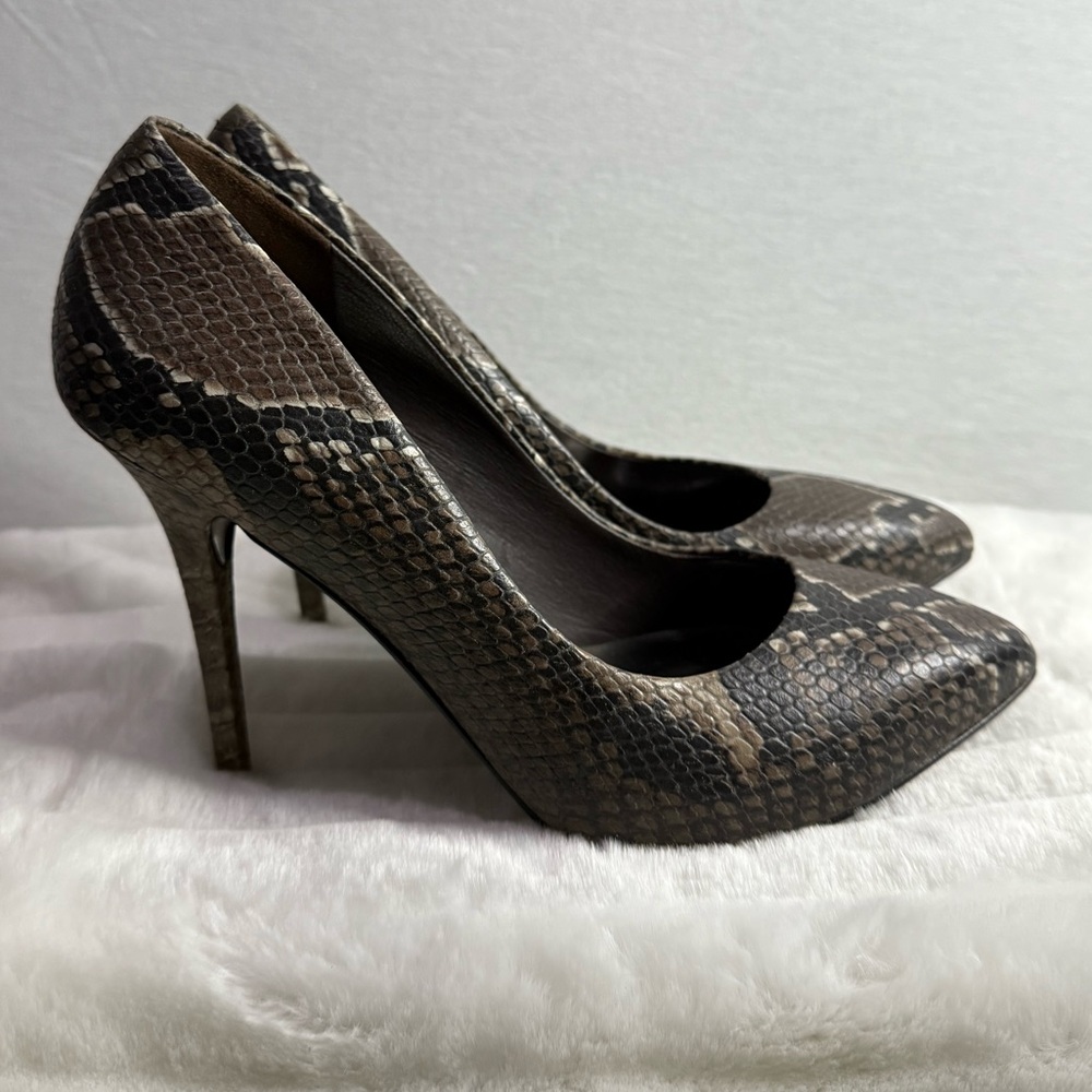 GUESS by MARCIANO Snake Print Python Pumps 🐍